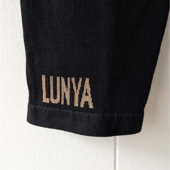 Lunya Soft Supportive Seamless Modal Cropped Leggins Black Pants - Picture 3 of 7